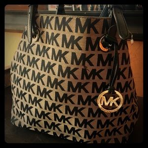 Michael Kors JetSet Handbag